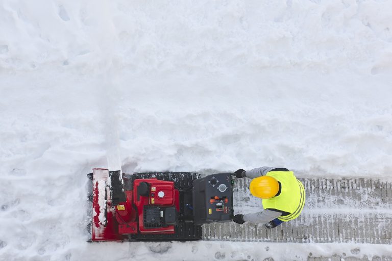 Winterdienst in St.Pölten und Niederösterreich | Barada Hausservice GmbH für zuverlässige Schneeräumung und Glatteisbeseitigung